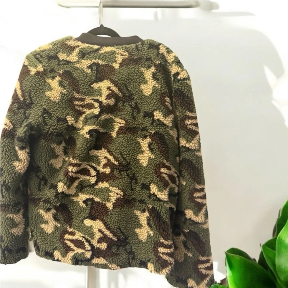 Sanctuary Cozy Fleece Camo Jacket Medium